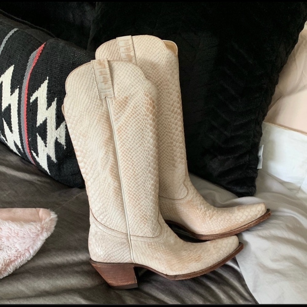White Idyllwind Cowboy Boots